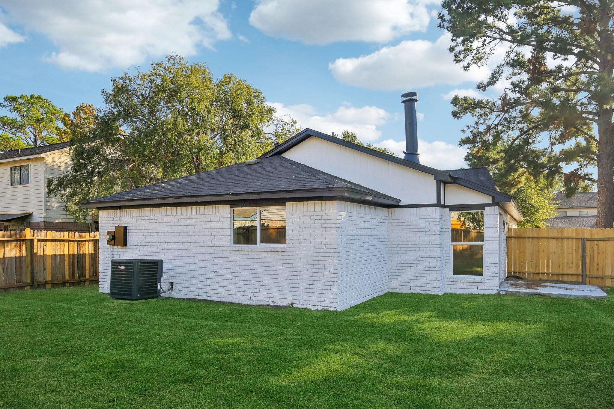 11615 Henley Drive Property Photo 3