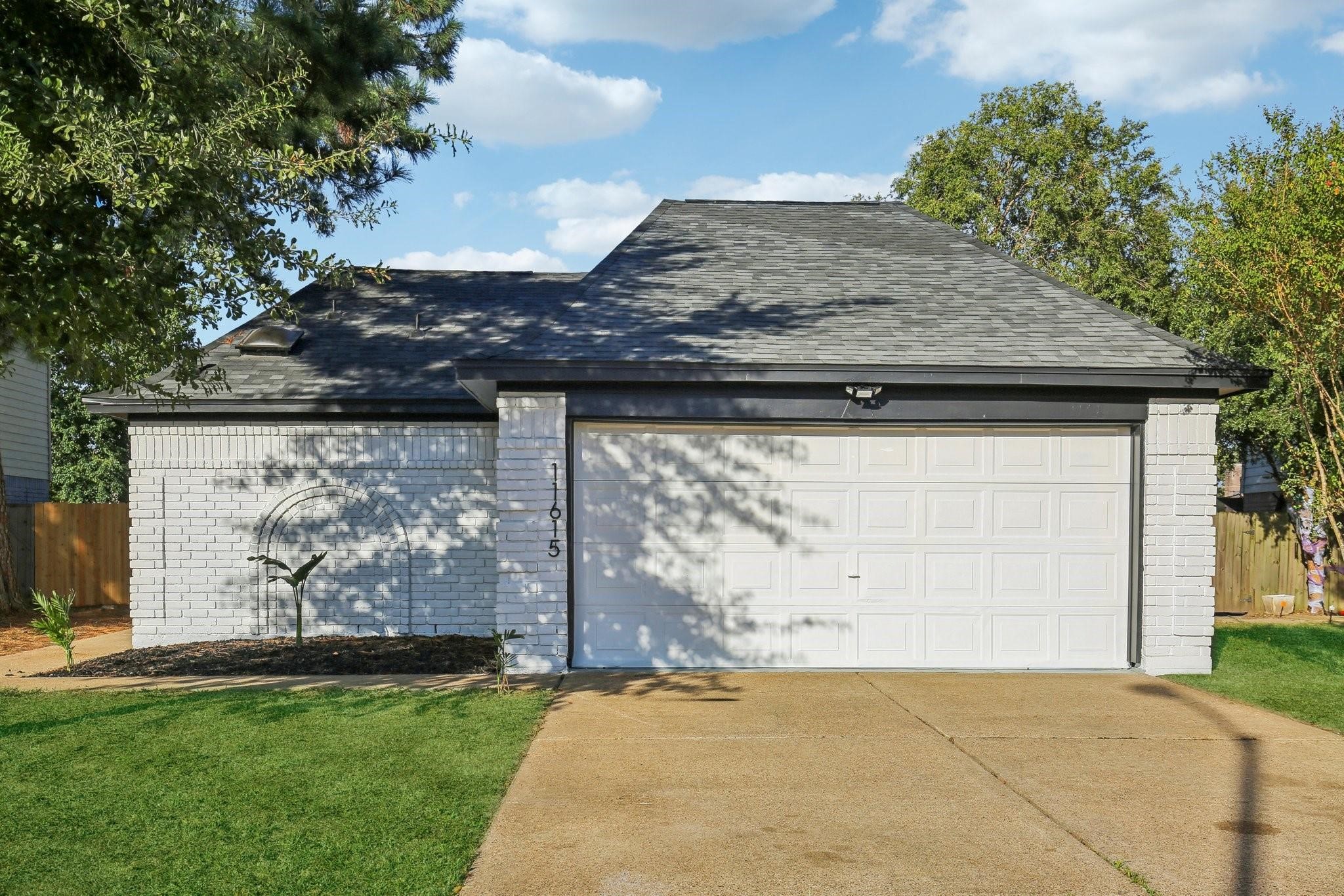 11615 Henley Drive Property Photo 4