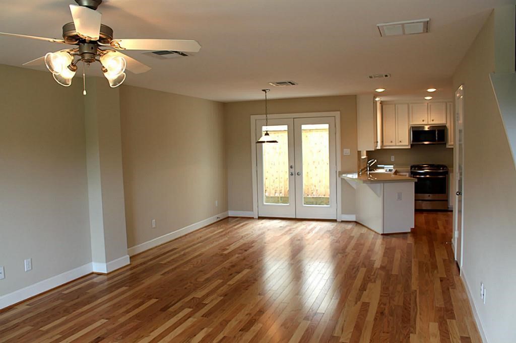 5951 S Loop E 55 Property Photo 2