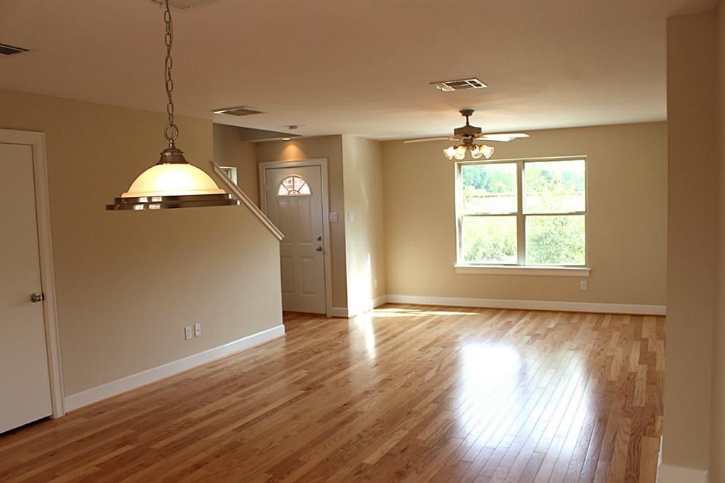 5951 S Loop E 55 Property Photo 3