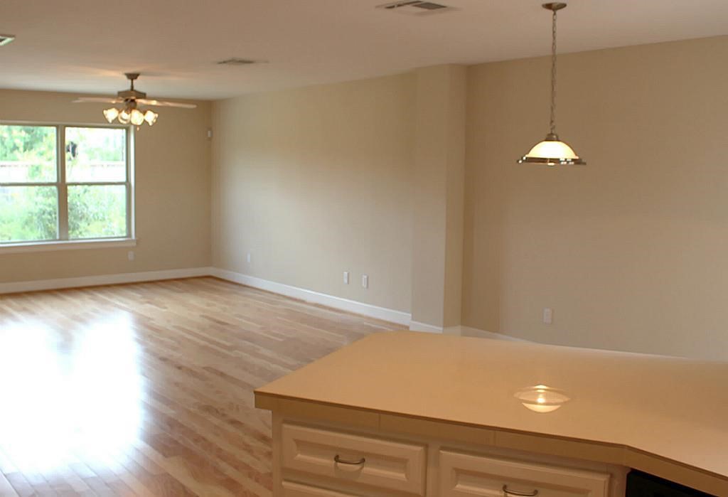 5951 S Loop E 55 Property Photo 6