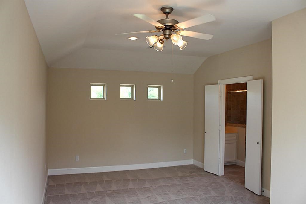5951 S Loop E 55 Property Photo 7