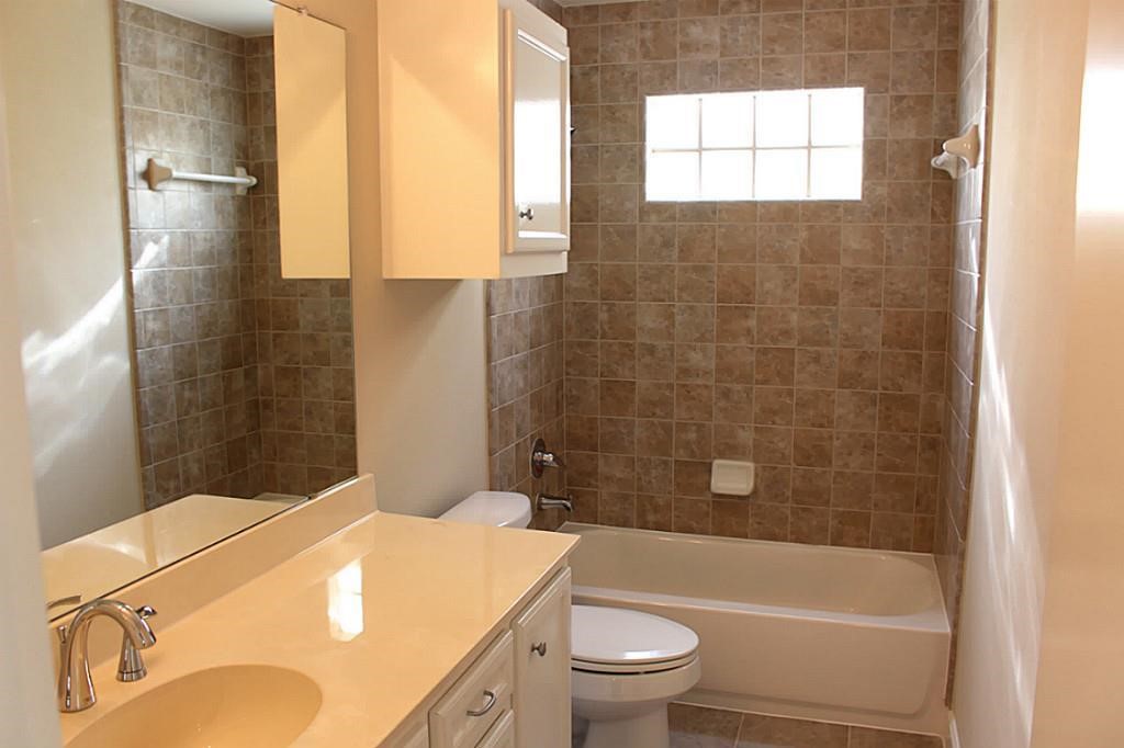 5951 S Loop E 55 Property Photo 9
