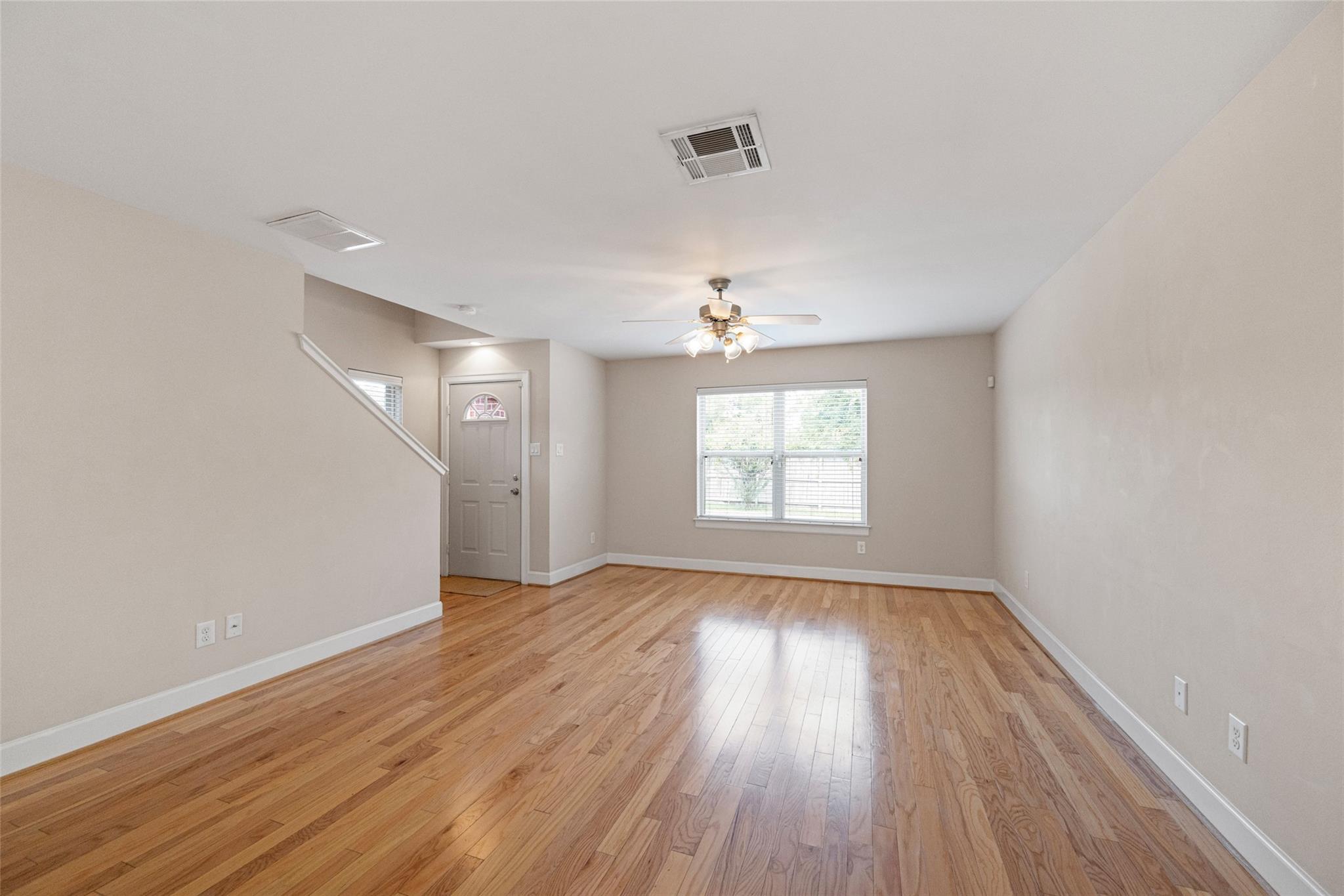 5951 S Loop E 55 Property Photo 10