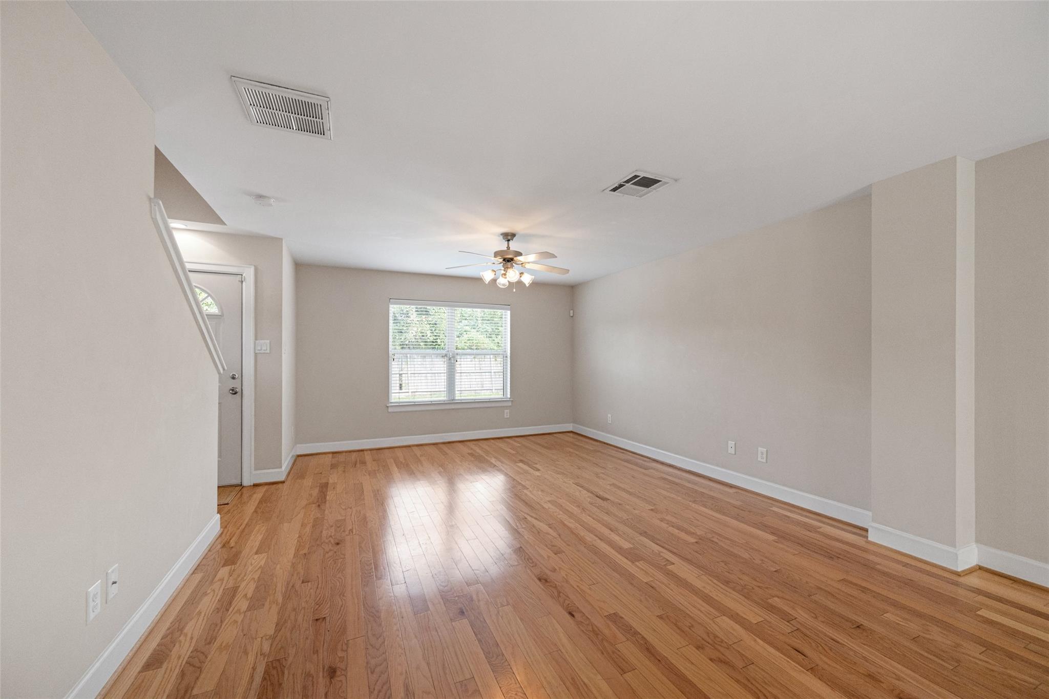 5951 S Loop E 55 Property Photo 11