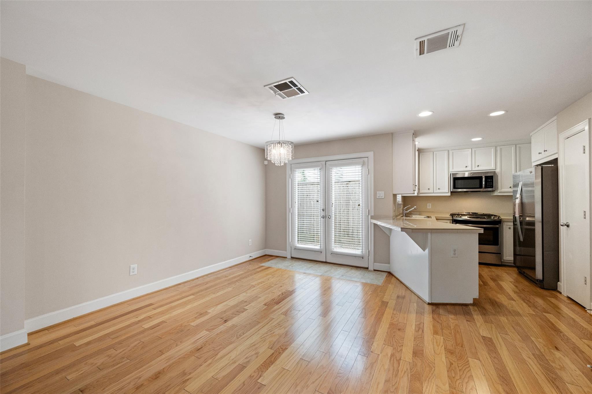 5951 S Loop E 55 Property Photo 12