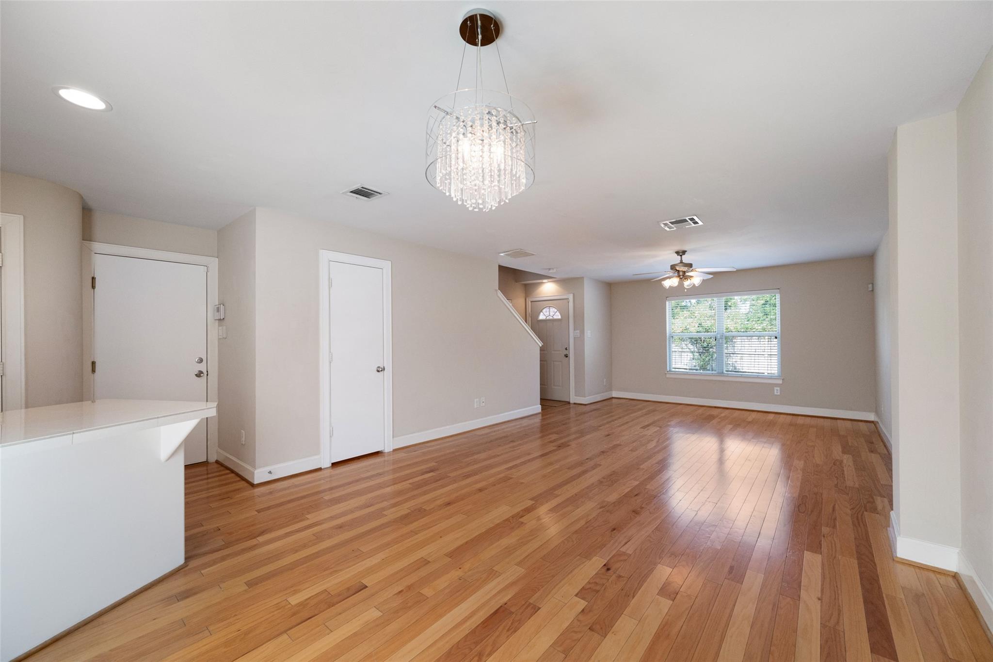 5951 S Loop E 55 Property Photo 14