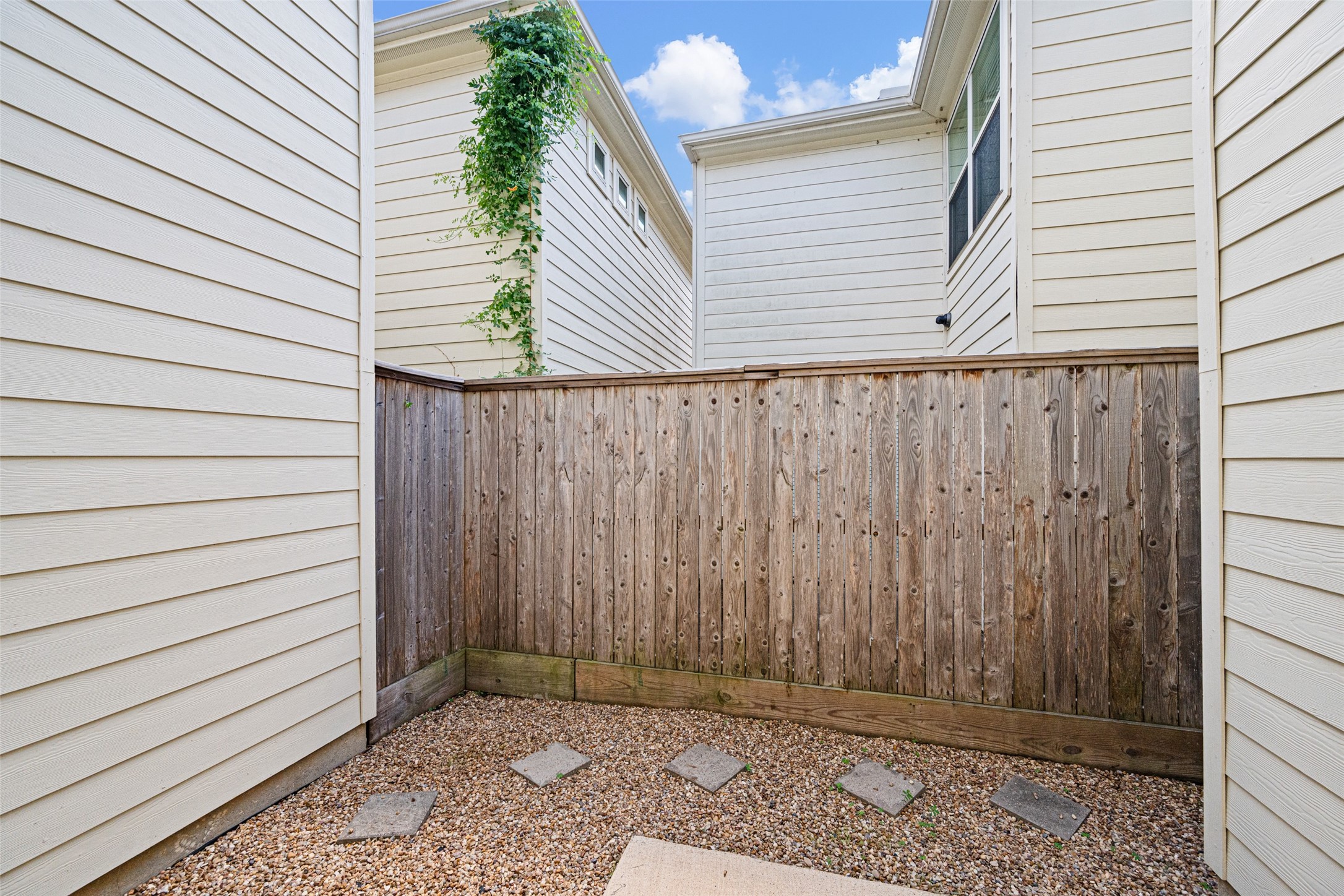 5951 S Loop E 55 Property Photo 15