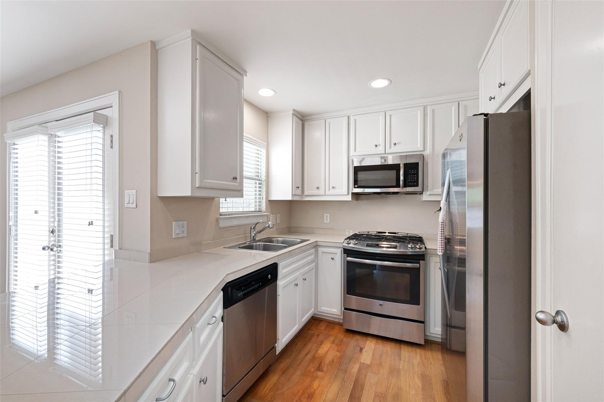 5951 S Loop E 55 Property Photo 18
