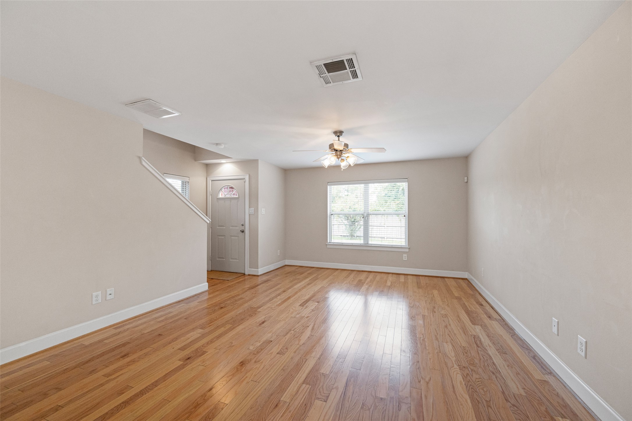 5951 S Loop E 55 Property Photo 21