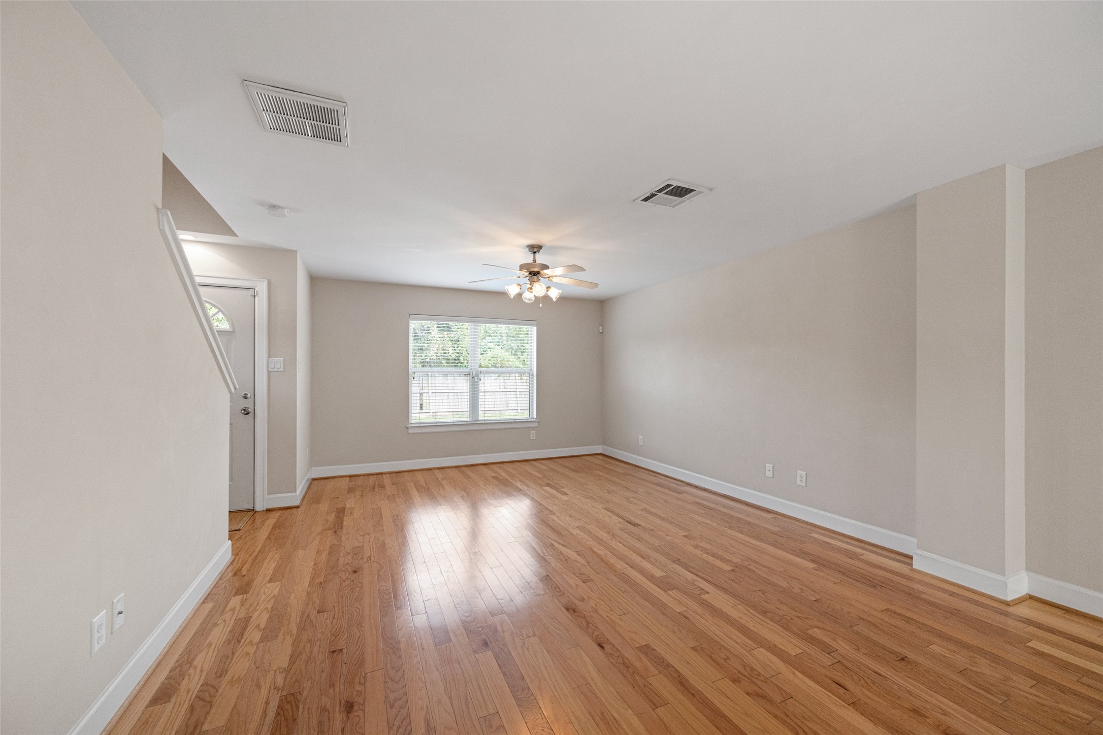 5951 S Loop E 55 Property Photo 22
