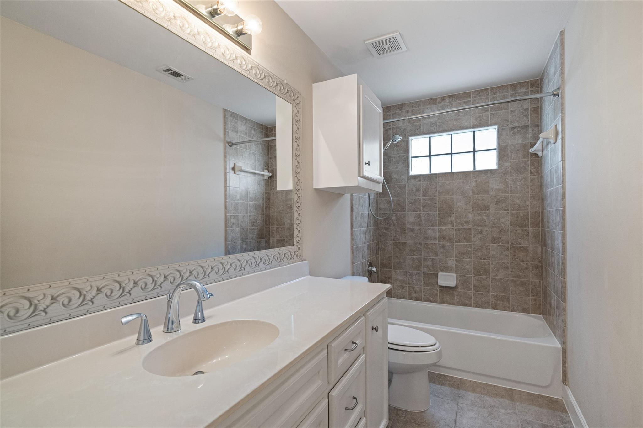 5951 S Loop E 55 Property Photo 31