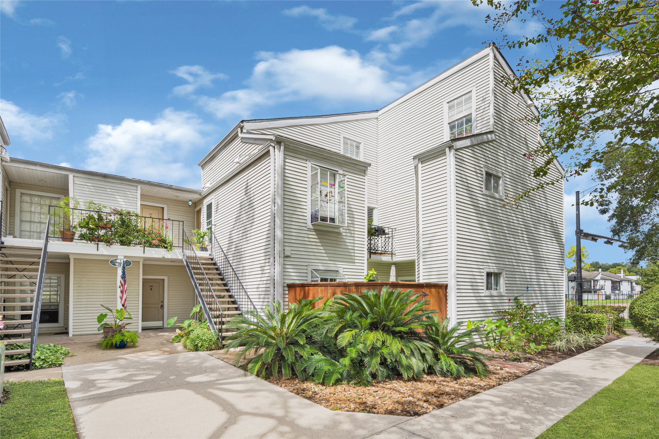 9809 Richmond Ave, Unit J-12 Property Photo 2
