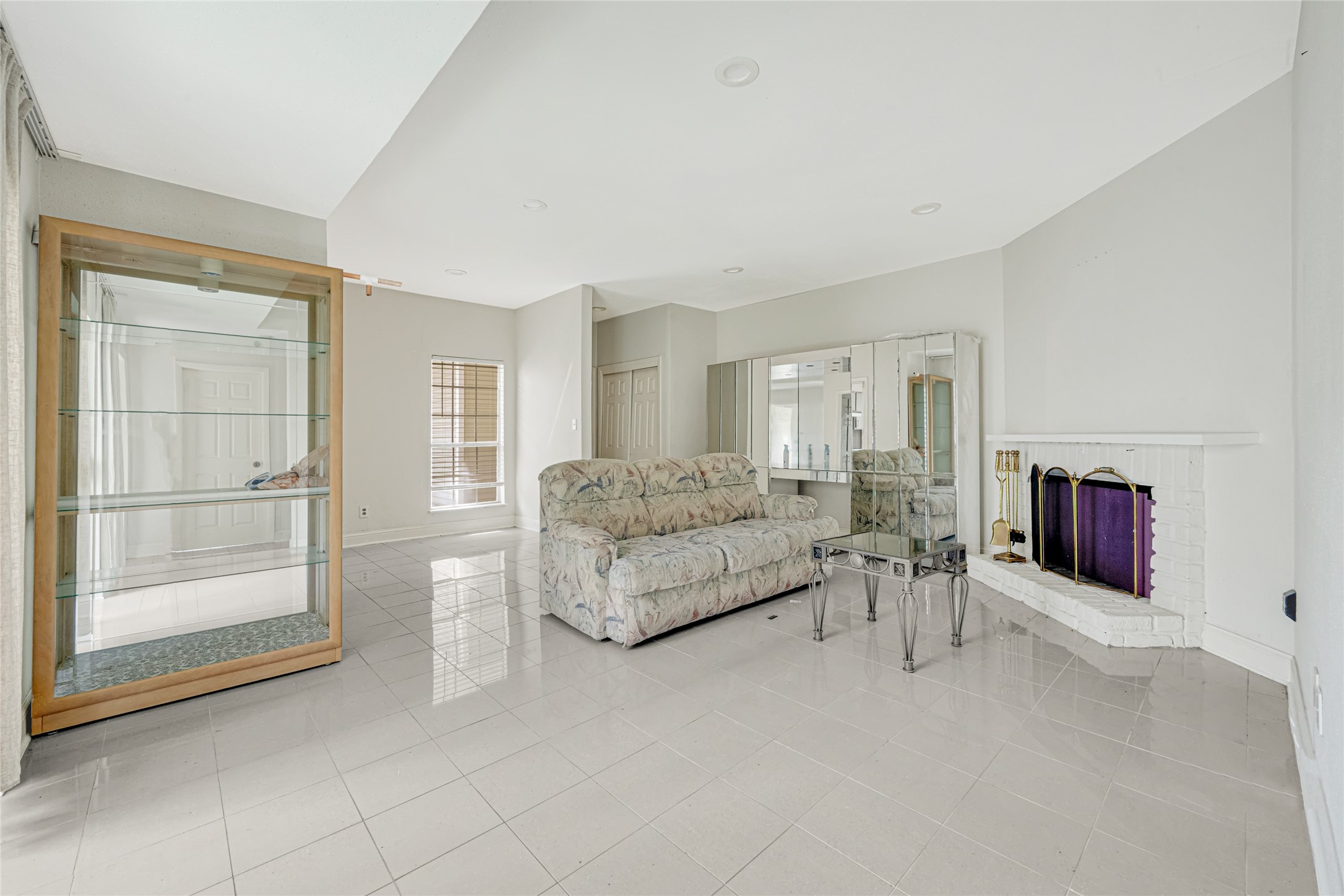 9809 Richmond Ave, Unit J-12 Property Photo 5