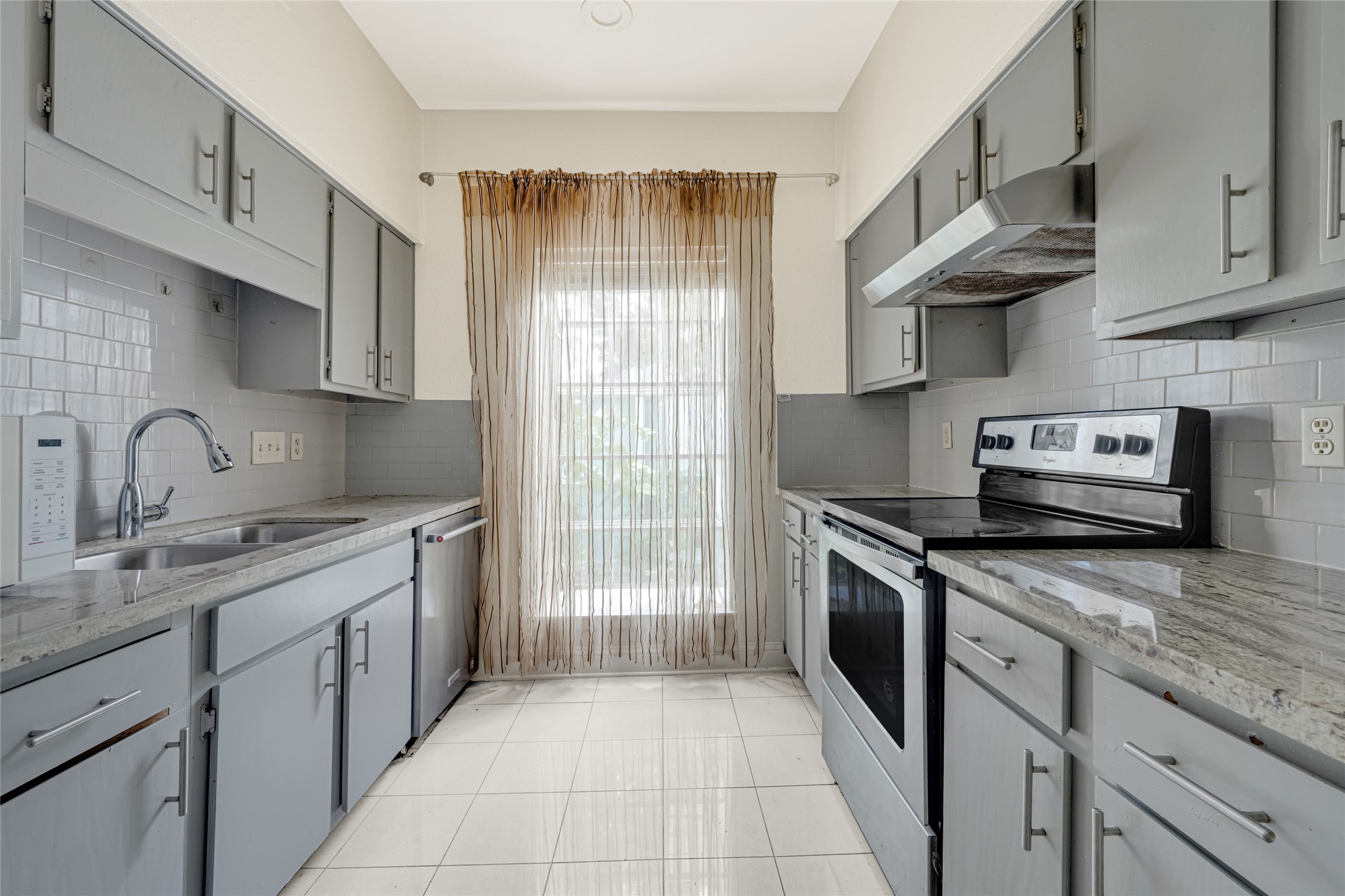 9809 Richmond Ave, Unit J-12 Property Photo 8