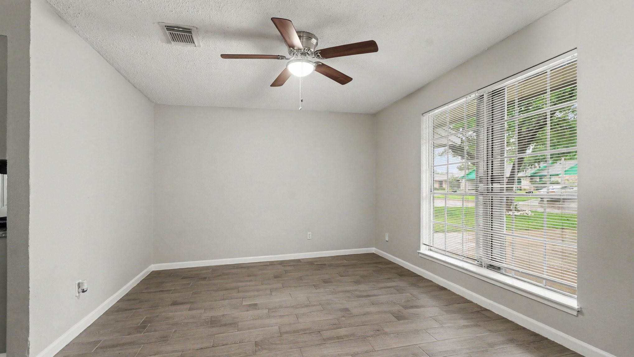 11231 Tamworth Drive Property Photo 4
