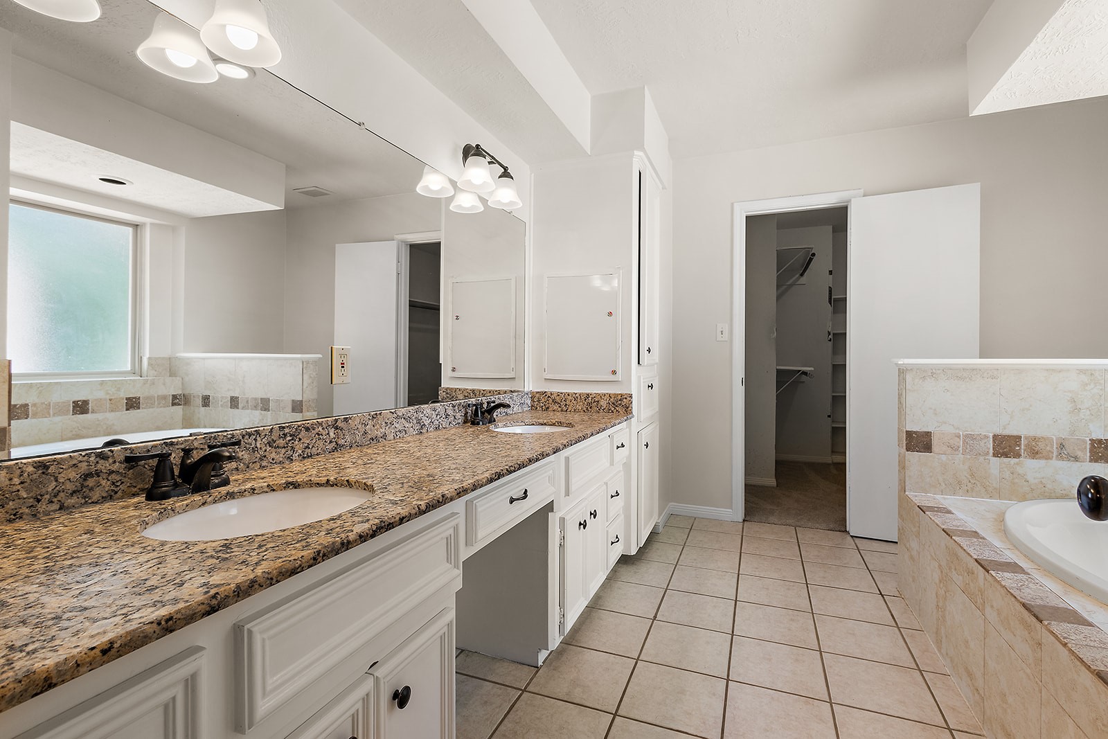 11711 Park Creek Drive Property Photo 20