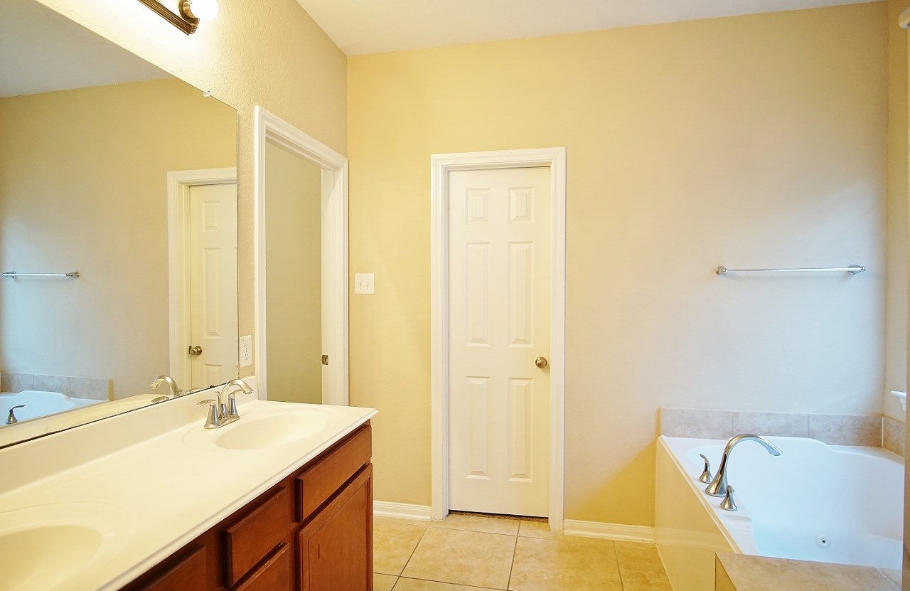 26834 Henson Falls Drive Property Photo 12