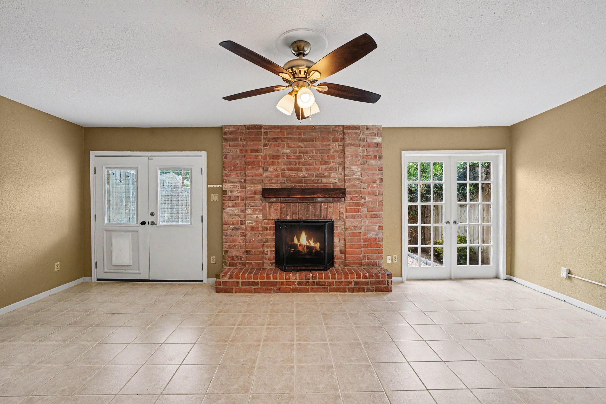 1661 W Sam Houston Parkway S Property Photo 12