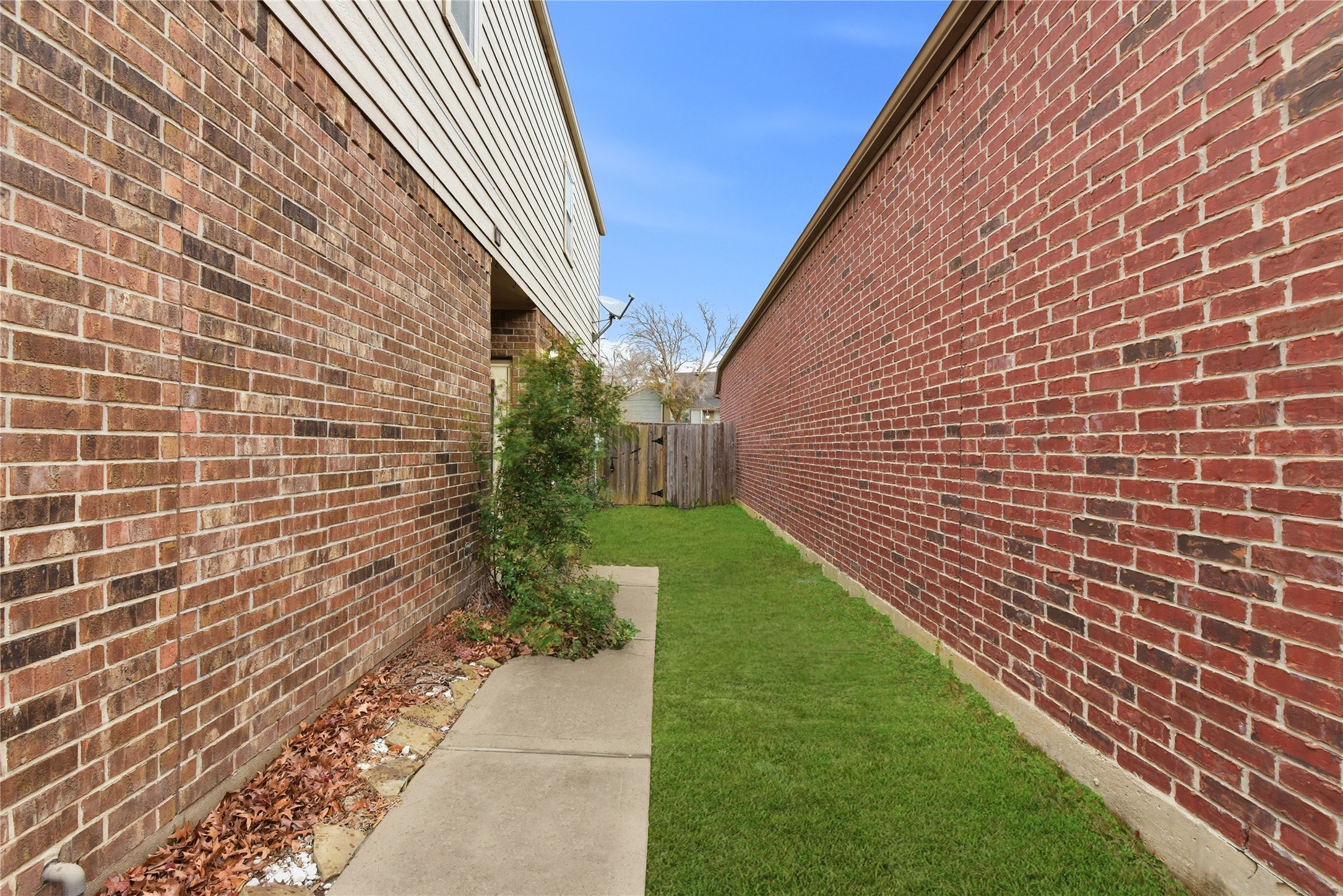 17142 Amarose Drive Property Photo 3