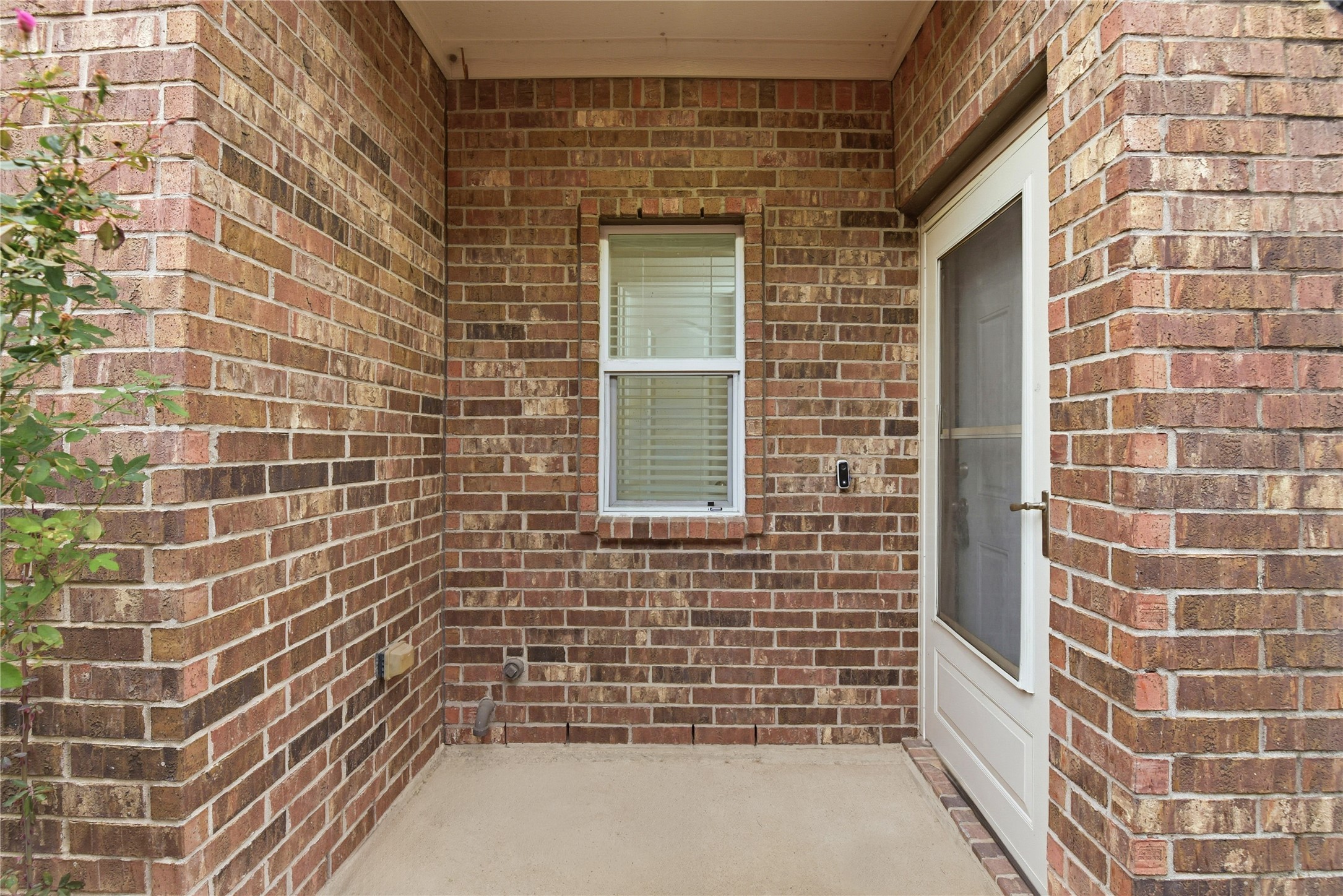 17142 Amarose Drive Property Photo 5