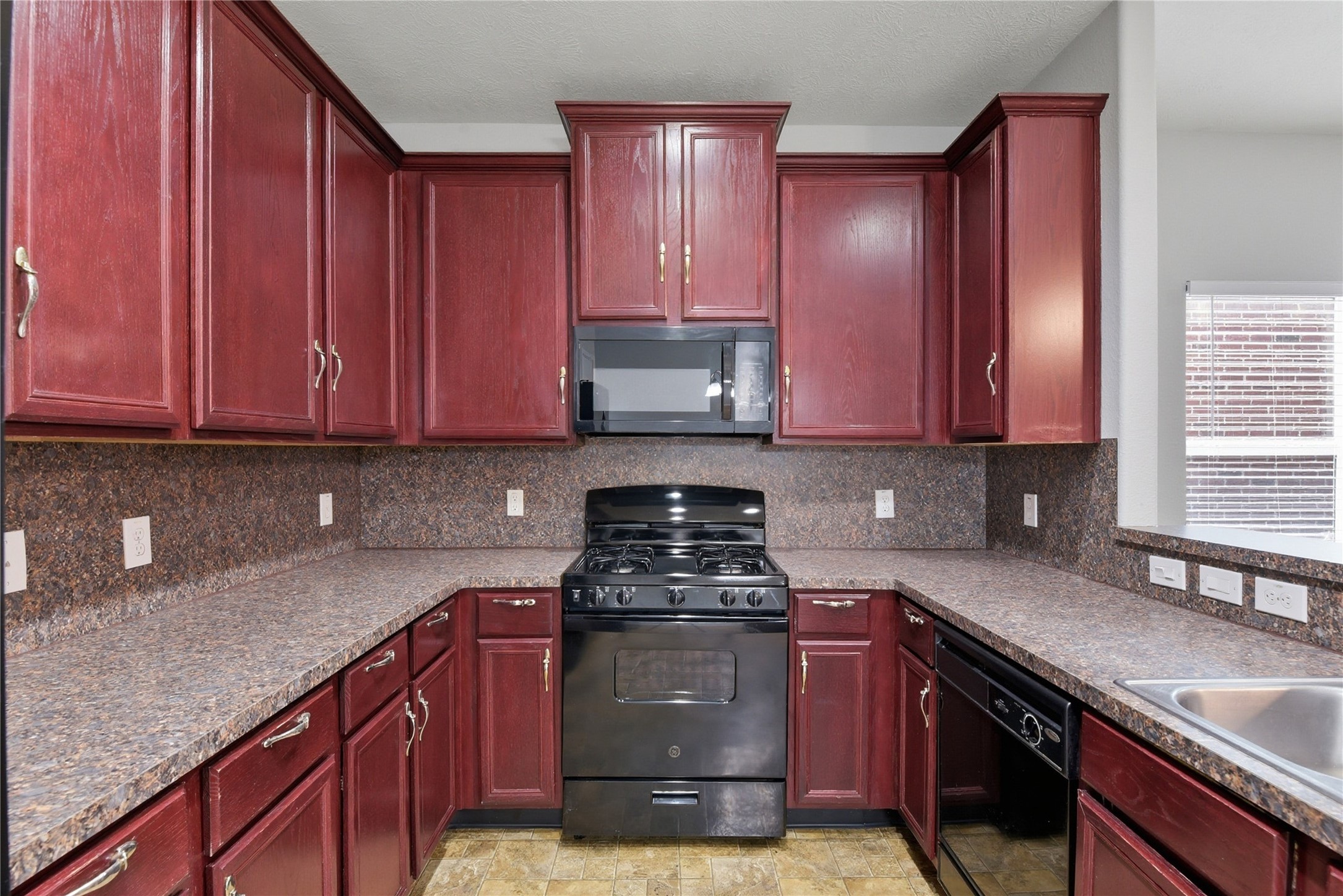 17142 Amarose Drive Property Photo 9