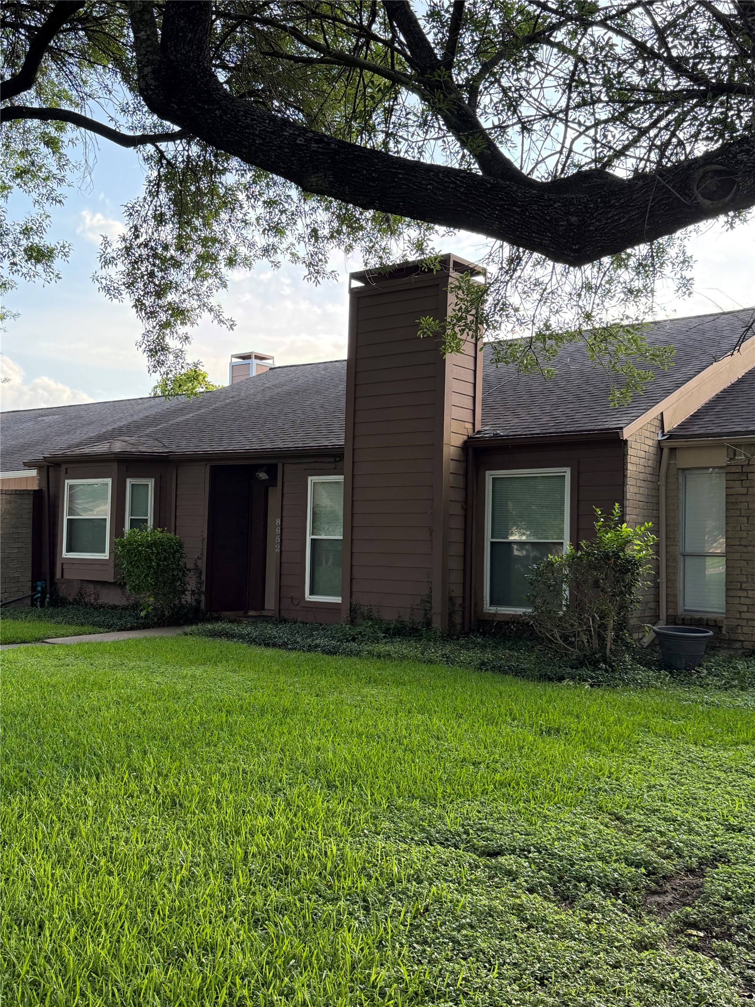 8652 Maplecrest Drive Property Photo 1