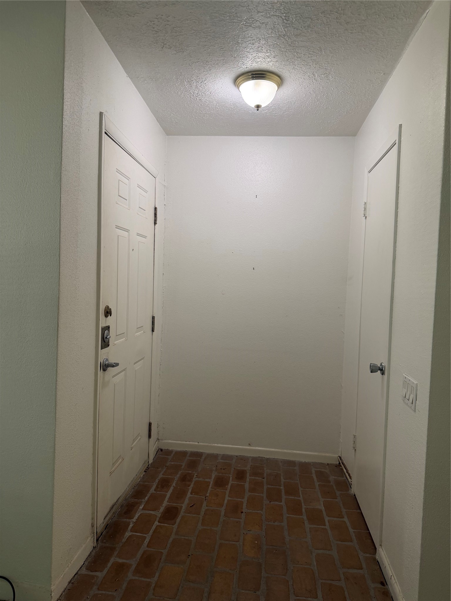 8652 Maplecrest Drive Property Photo 3