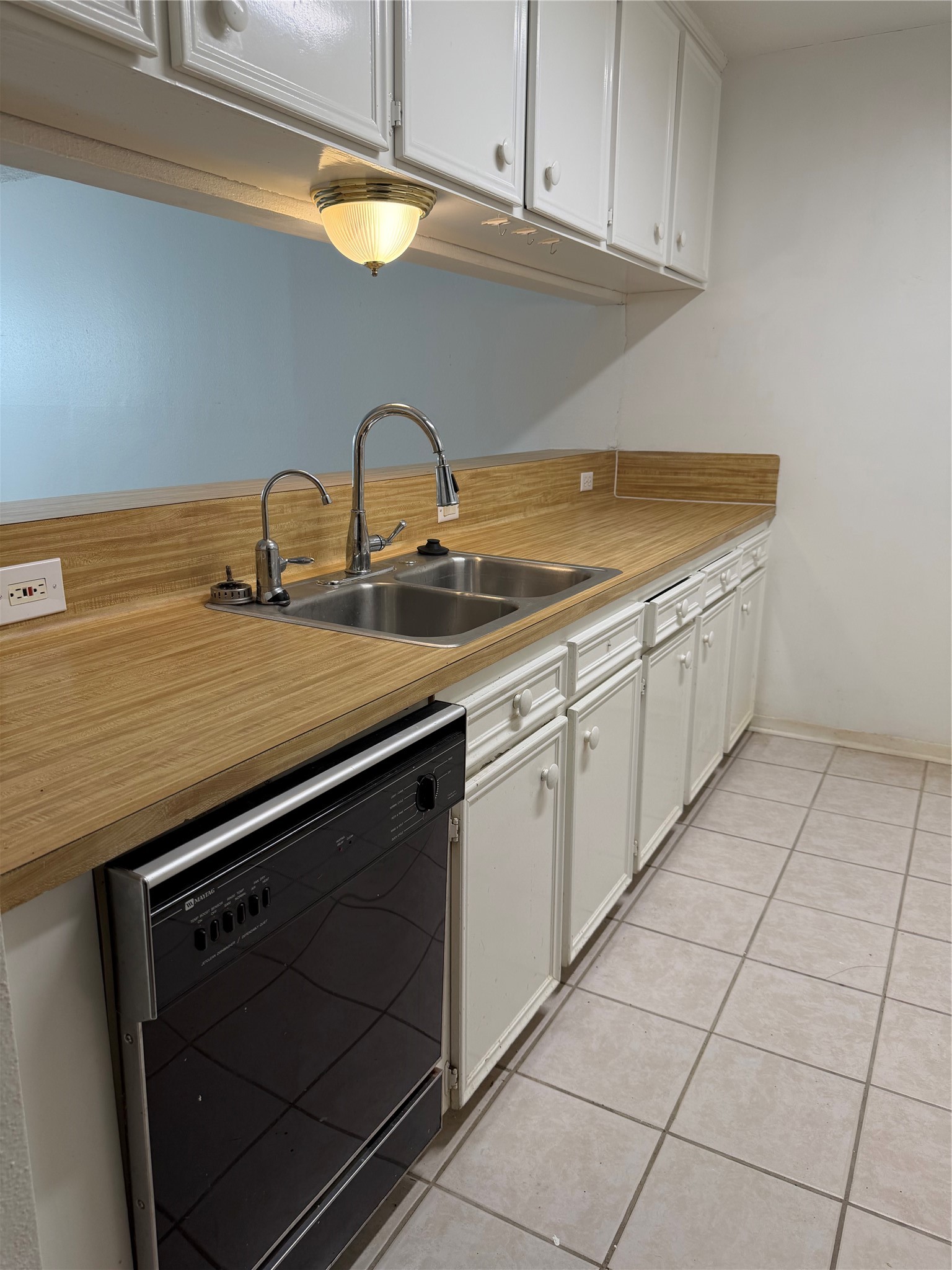 8652 Maplecrest Drive Property Photo 6