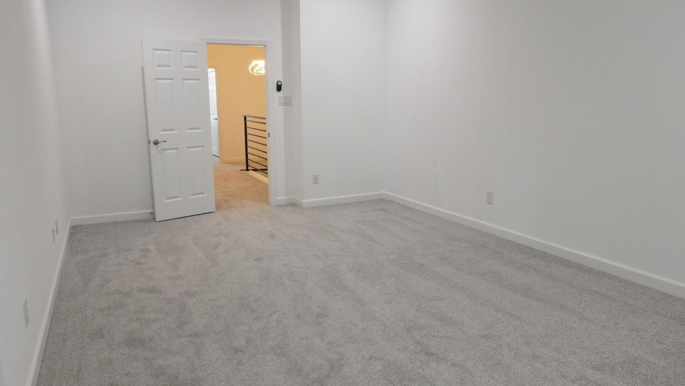 5126 Lyndhurst Drive B Property Photo 5