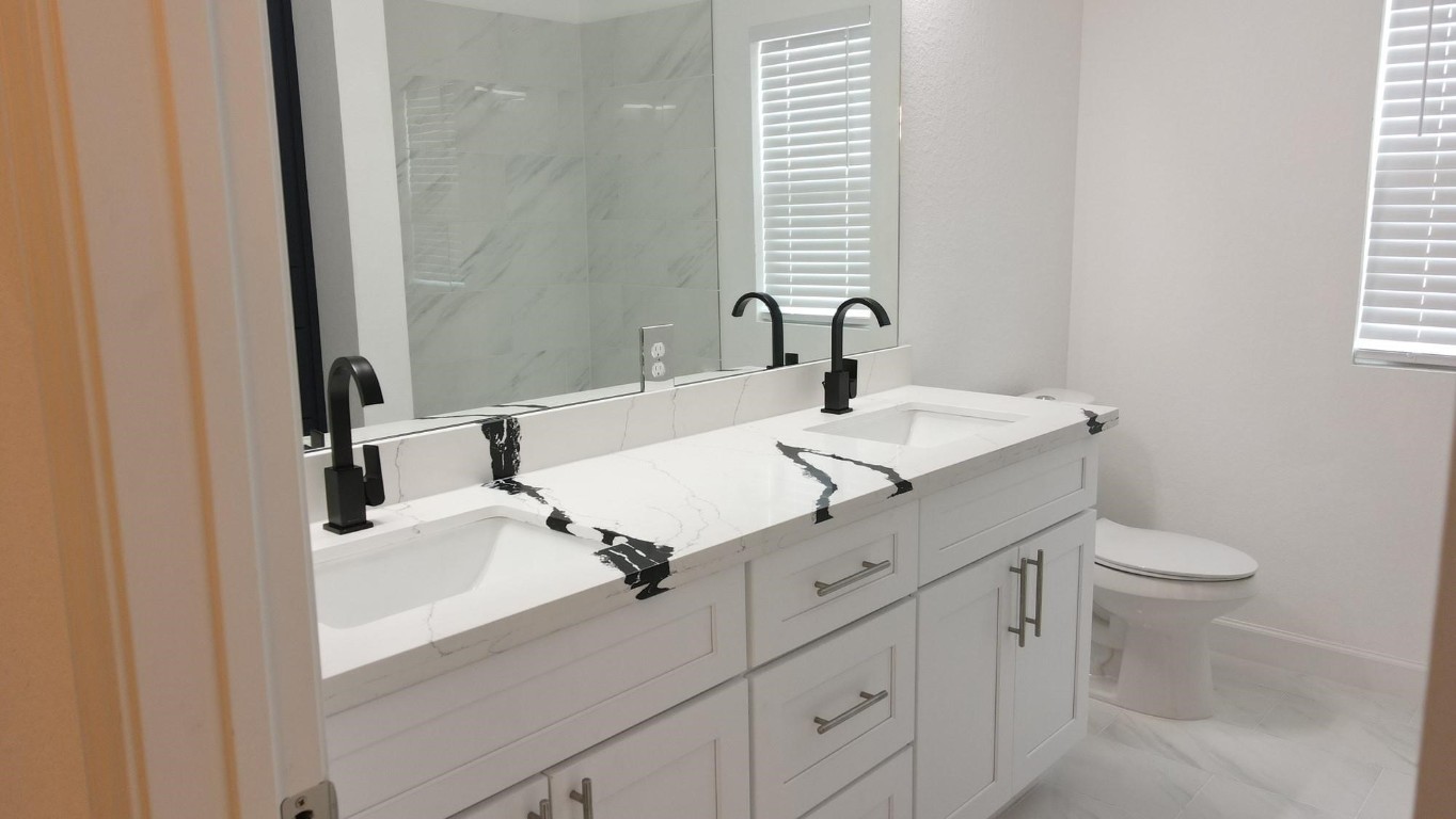 5126 Lyndhurst Drive B Property Photo 10