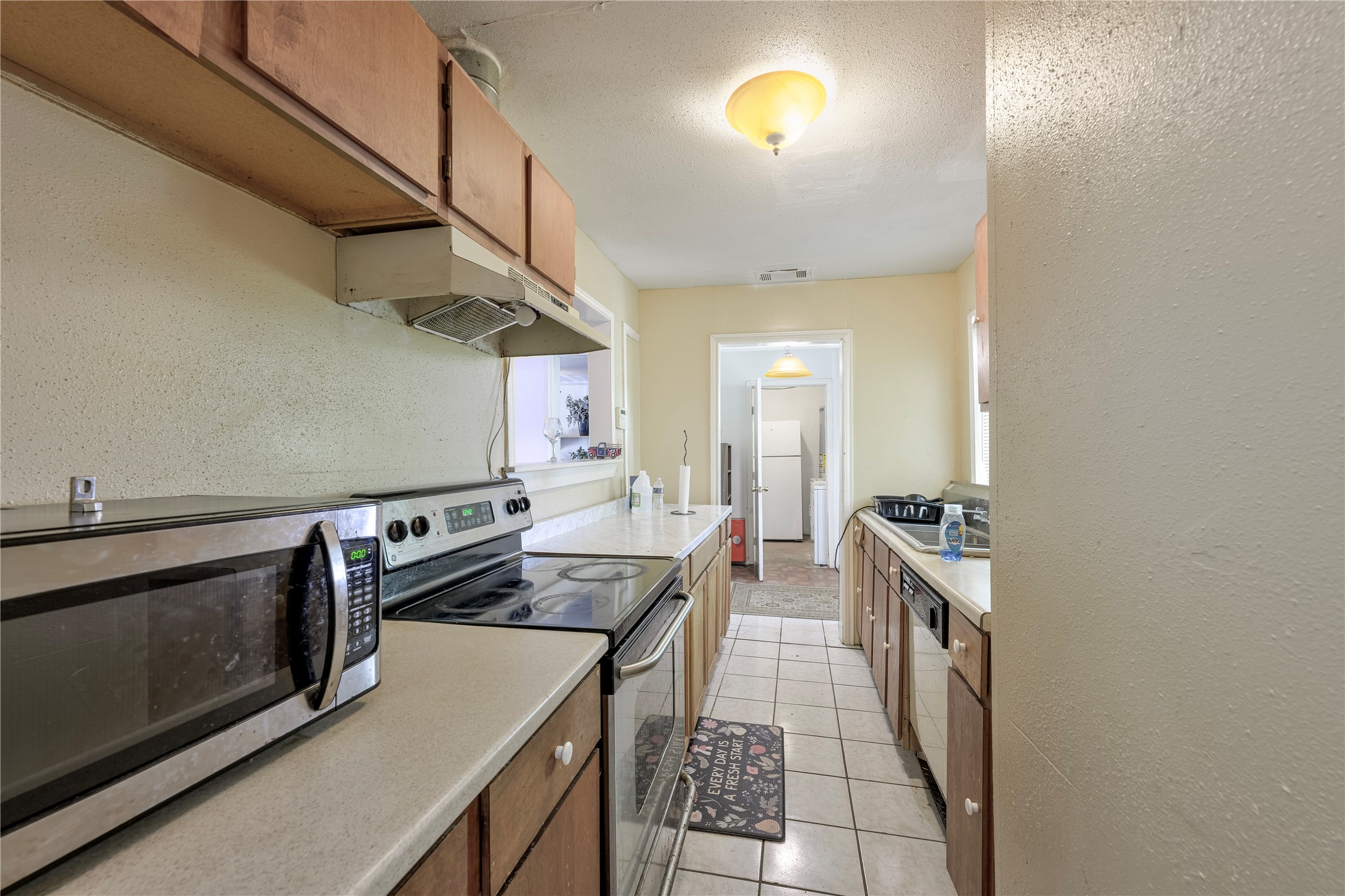 3627 Thistle Street Property Photo 6