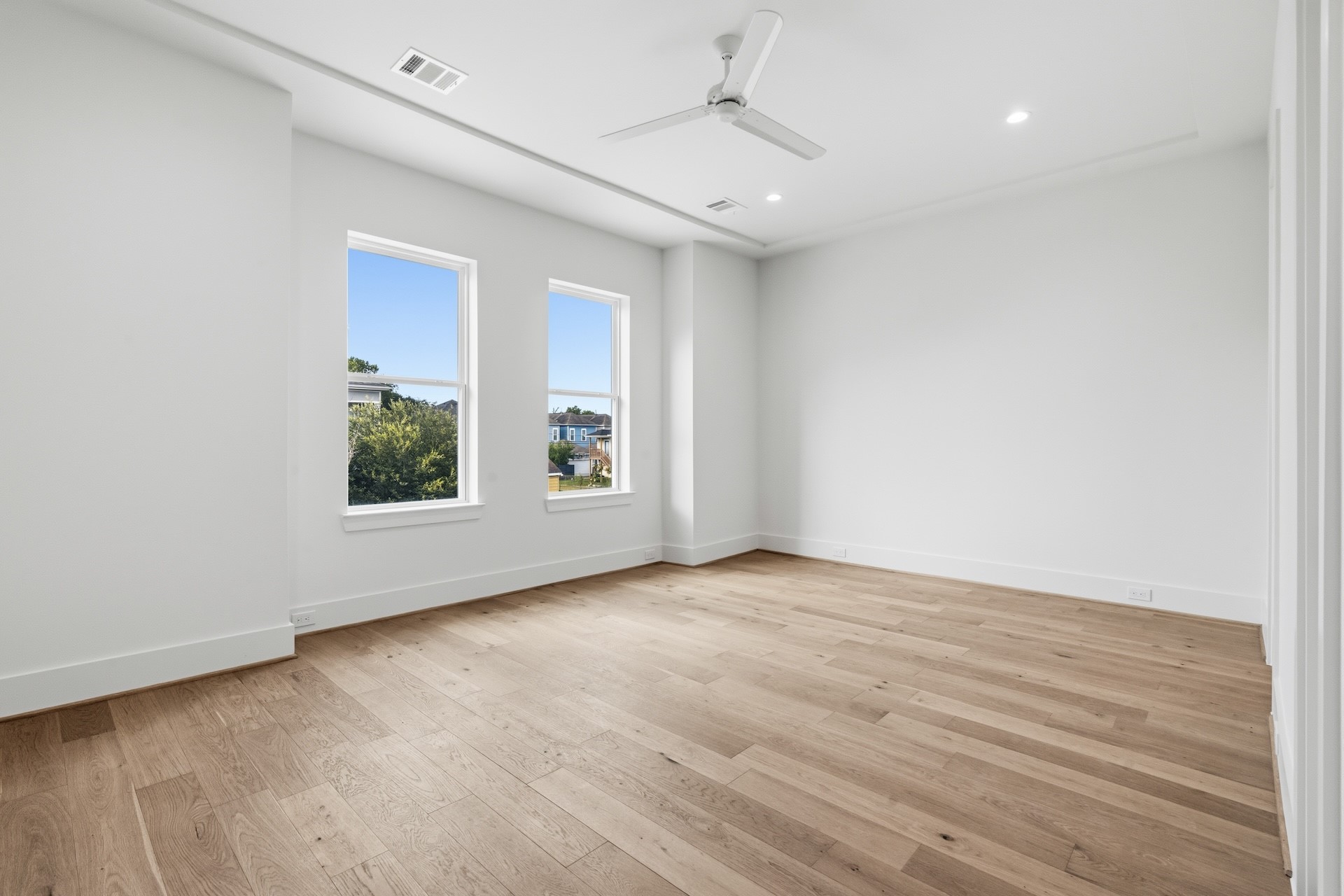 1002 E 25th Street Property Photo 21