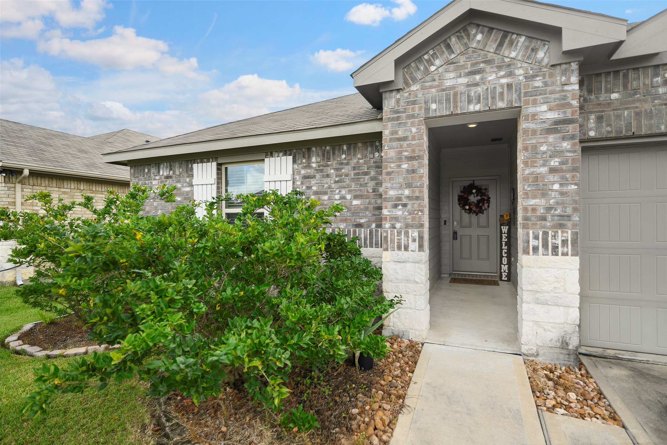 5518 Kingston Crest Lane Property Photo 2