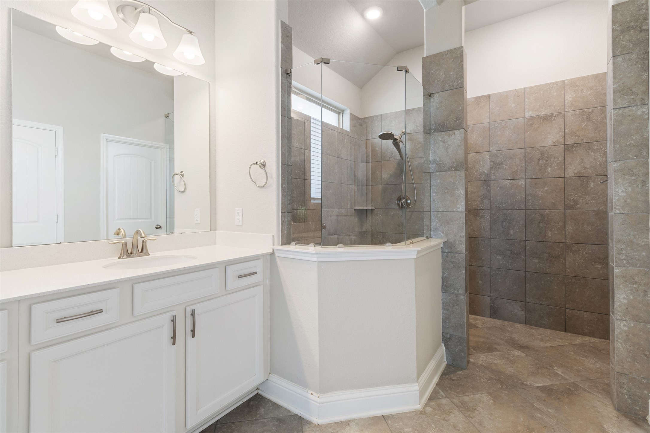 19411 Lake Ridge Drive Property Photo 21