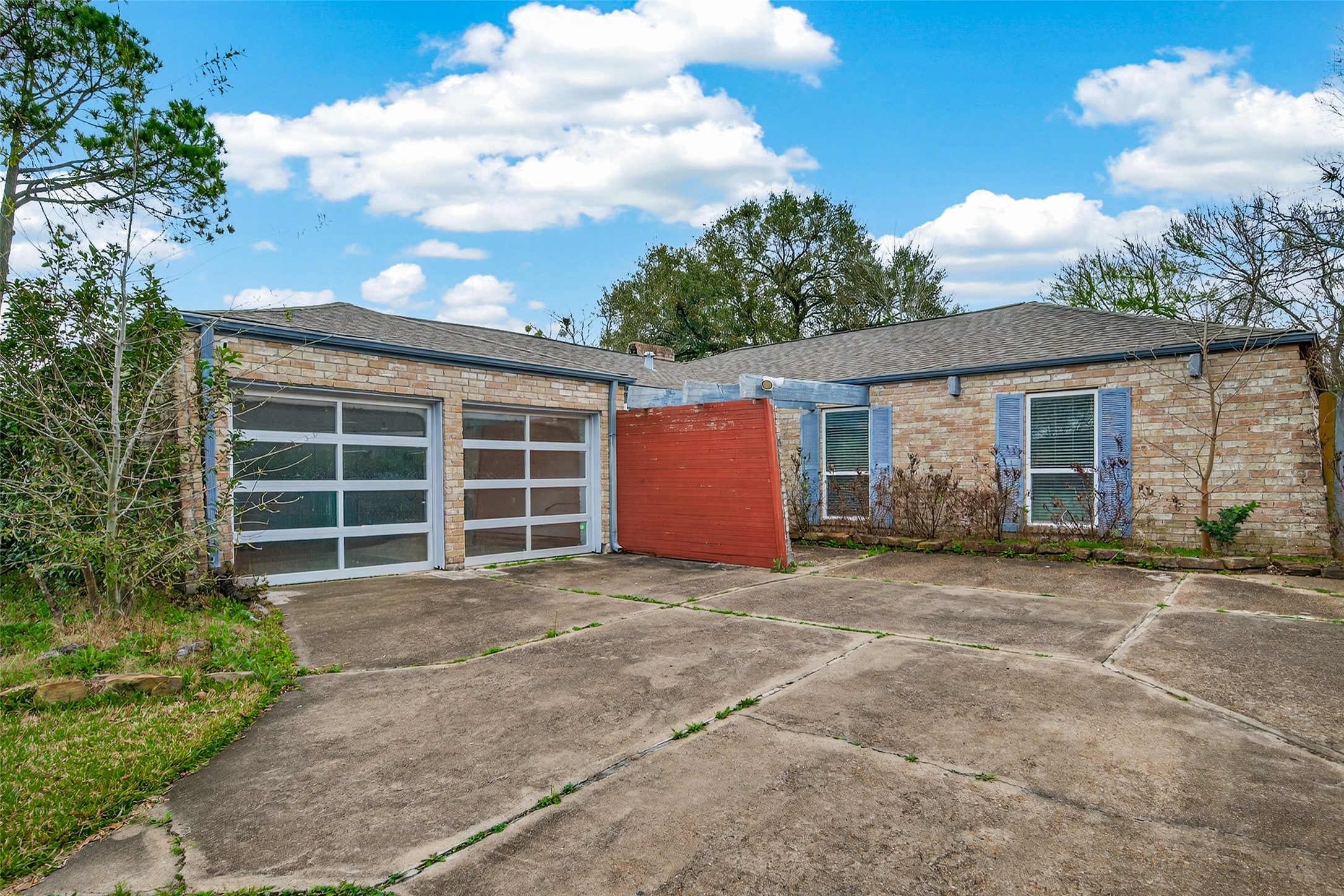 2130 Round Lake Drive Property Photo 5