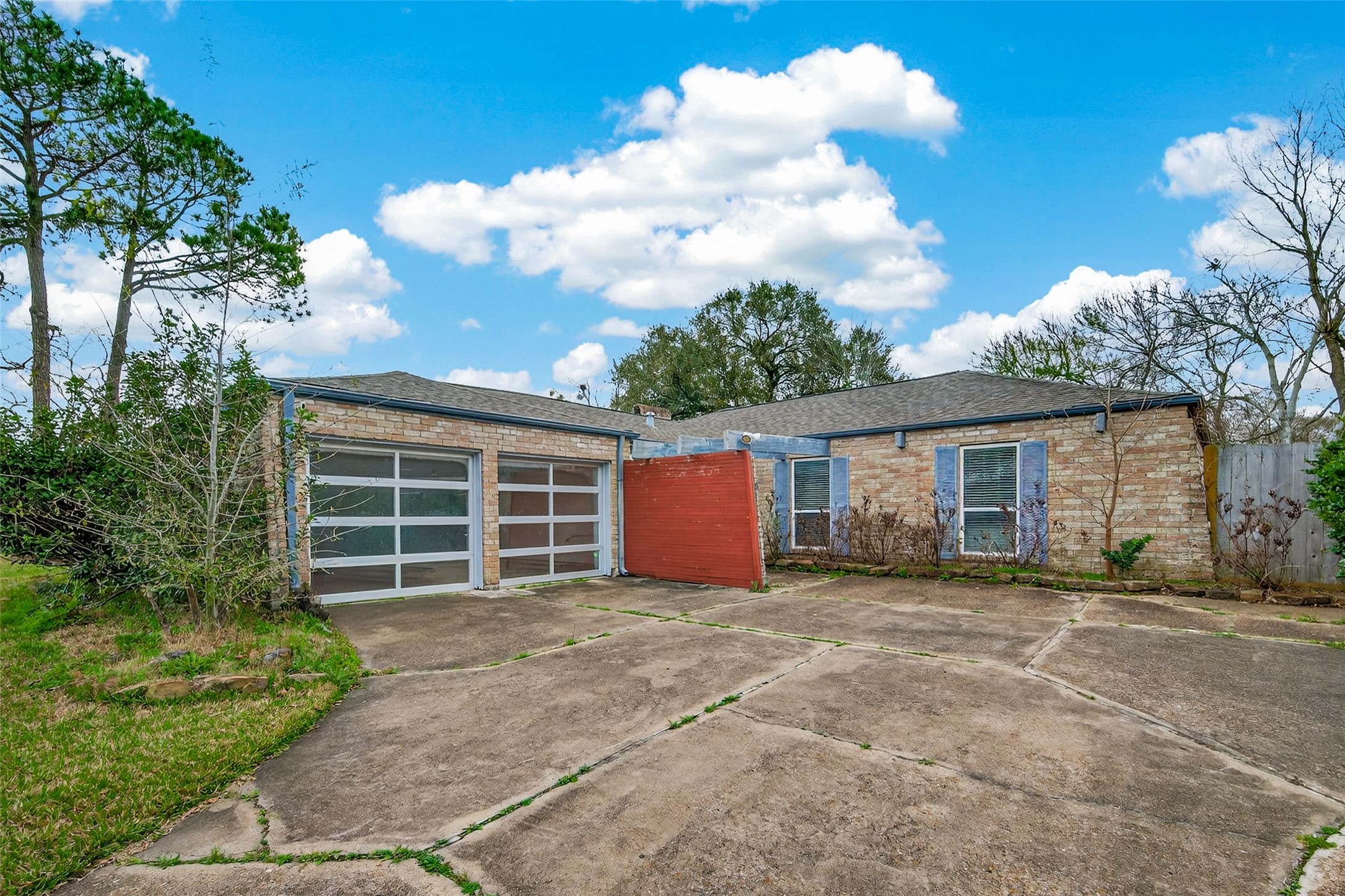 2130 Round Lake Drive Property Photo 6
