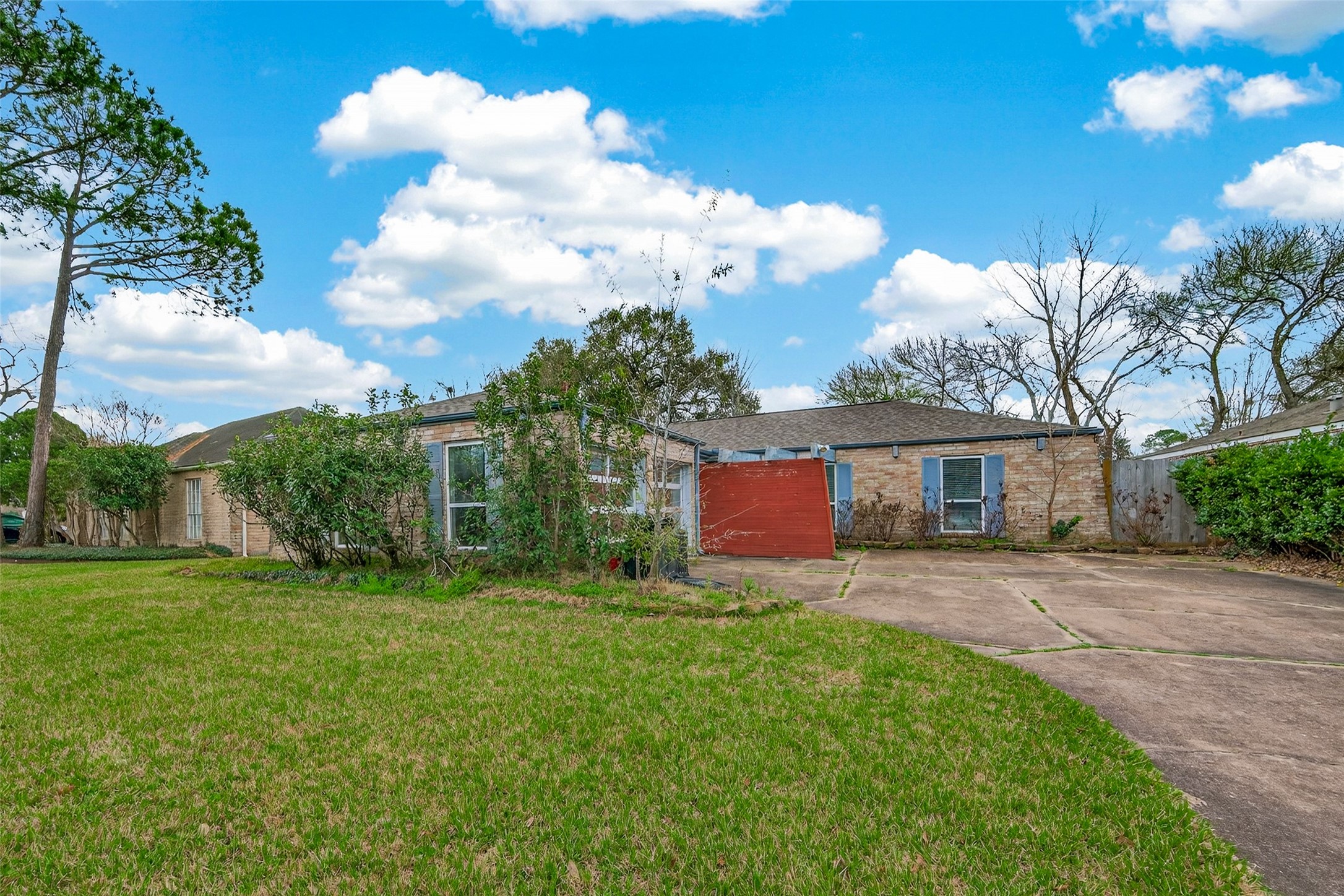 2130 Round Lake Drive Property Photo 7