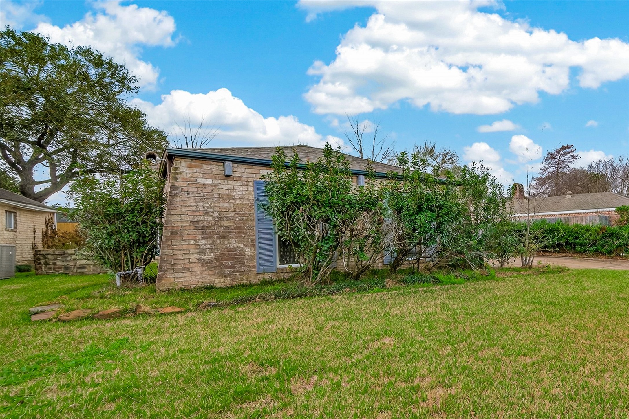2130 Round Lake Drive Property Photo 8