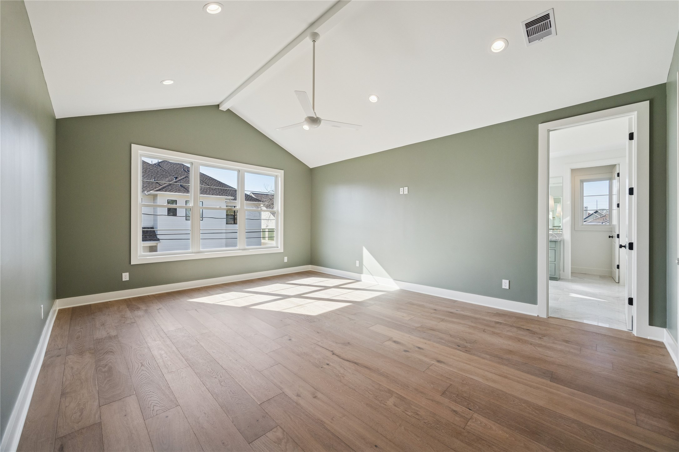 955 W 42nd Street Property Photo 7