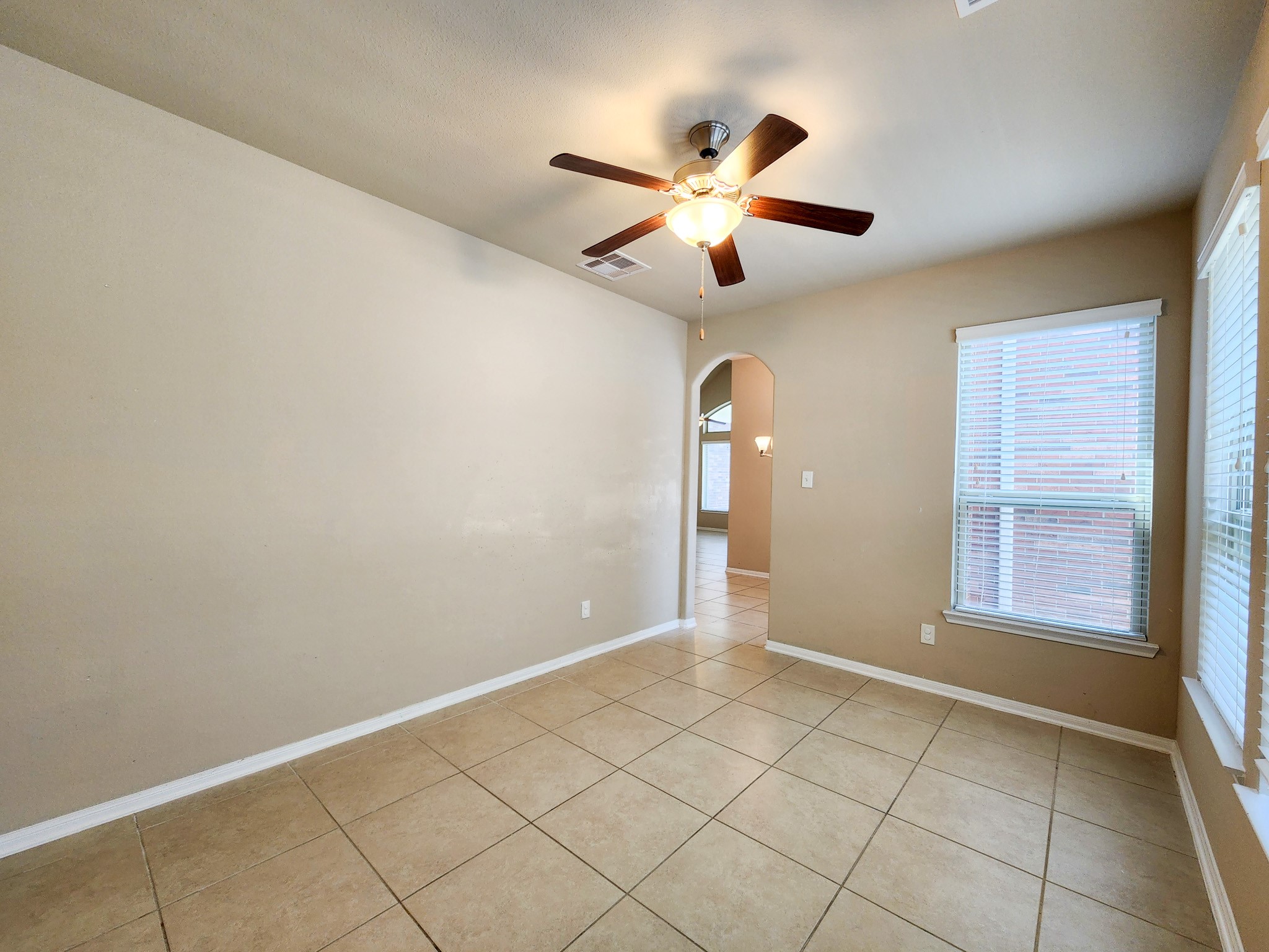 911 Daffodil View Court Property Photo 31