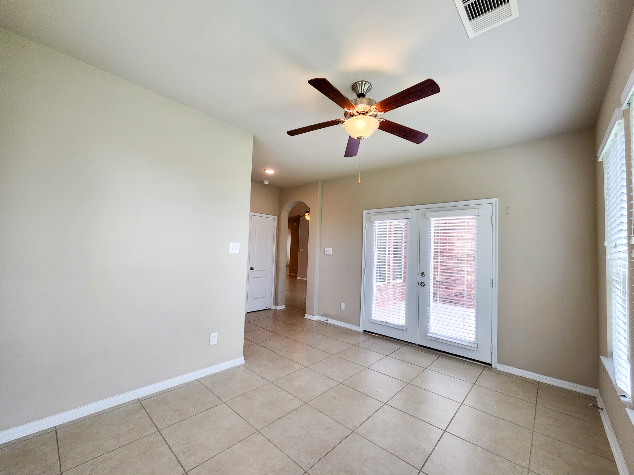 911 Daffodil View Court Property Photo 34