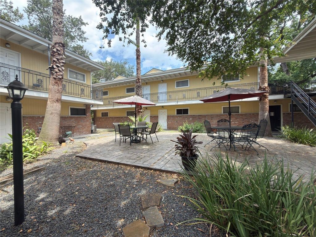 1502 Heights Boulevard 15 Property Photo 1