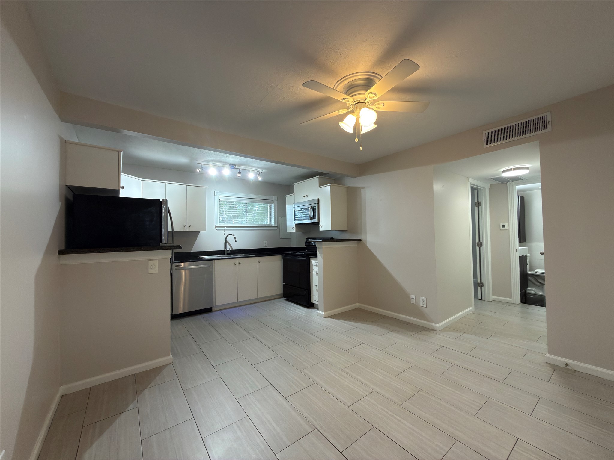 1502 Heights Boulevard 15 Property Photo 2