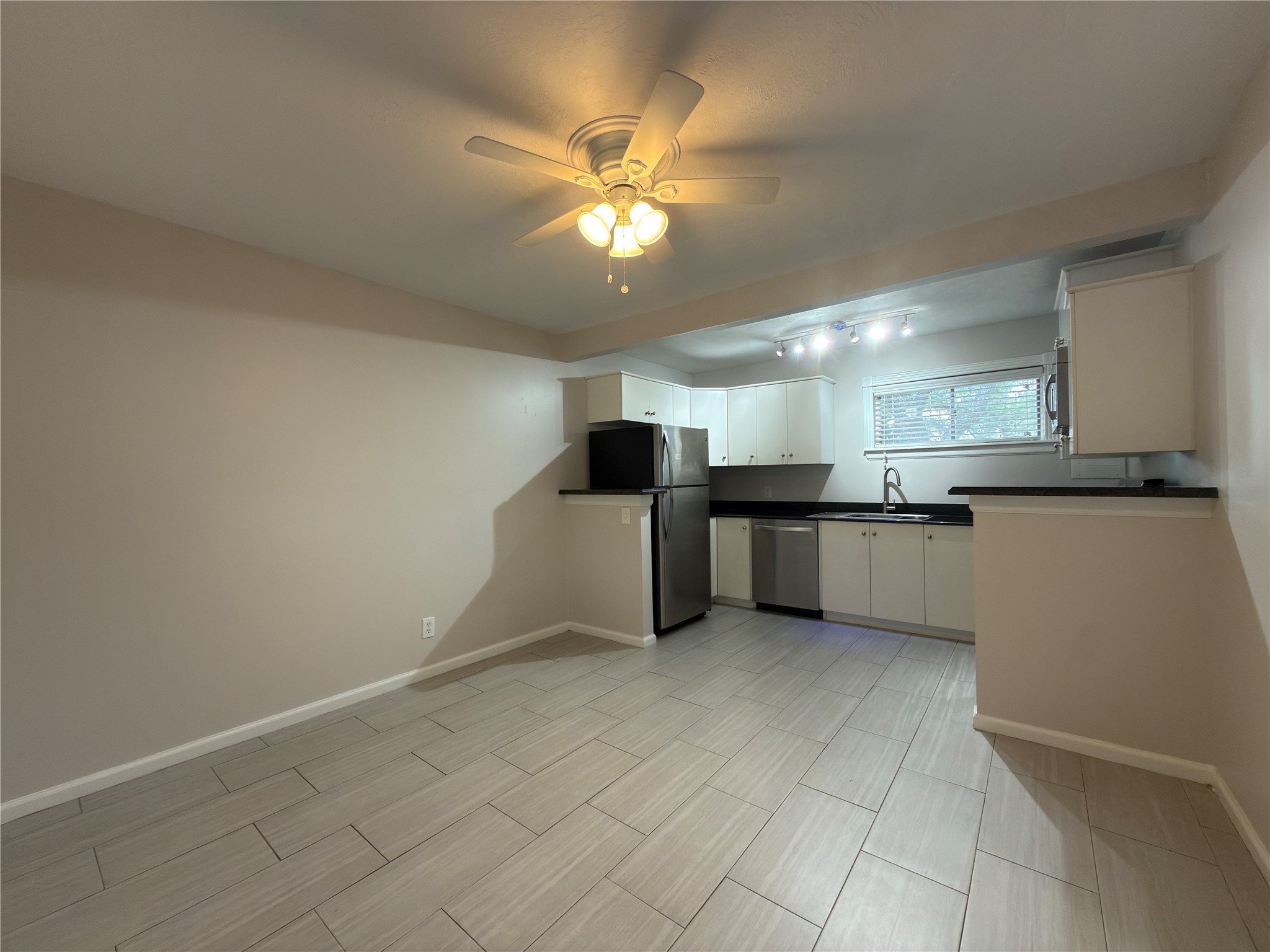 1502 Heights Boulevard 15 Property Photo 4
