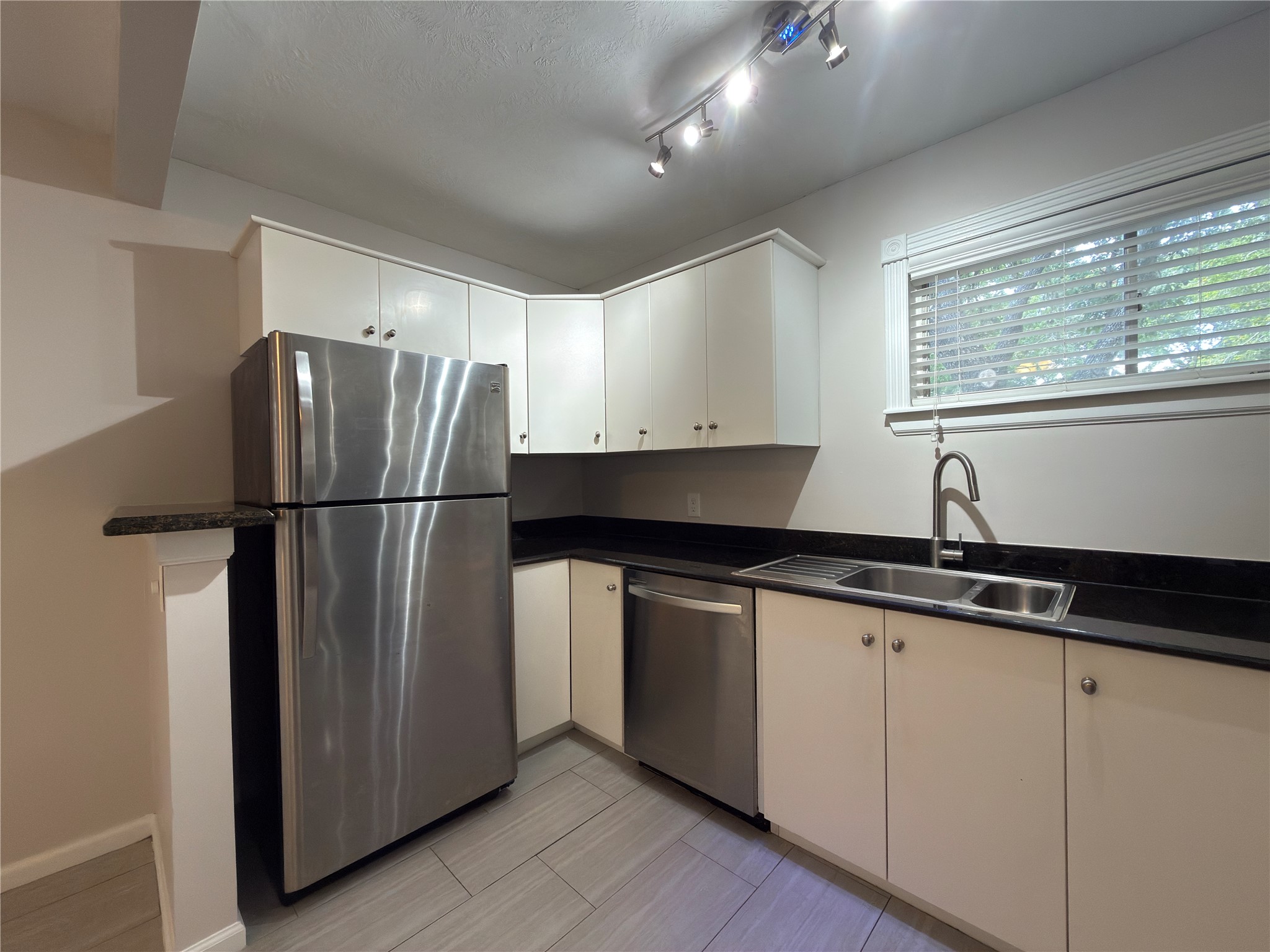 1502 Heights Boulevard 15 Property Photo 6