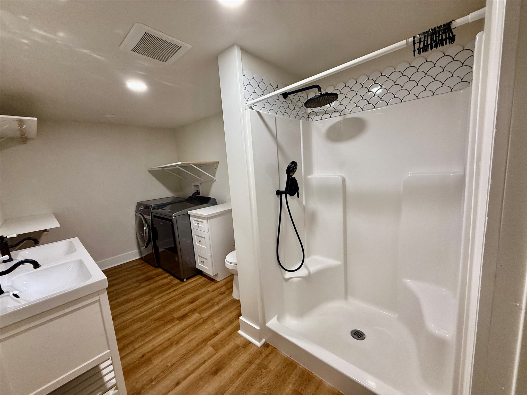 5201 Lindsay Street Property Photo 3