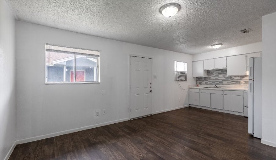 1010 Behmann St Property Photo 5