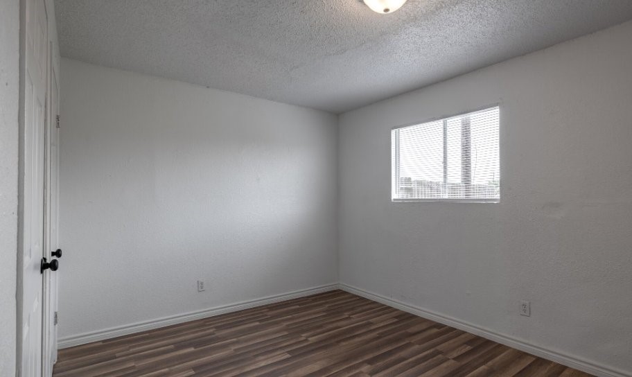 1010 Behmann St Property Photo 6