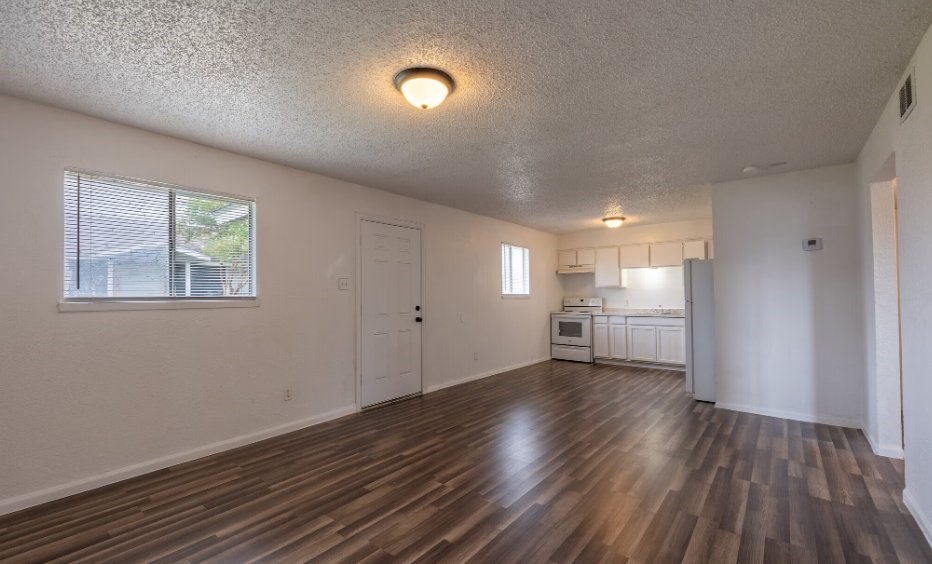 1010 Behmann St Property Photo 7